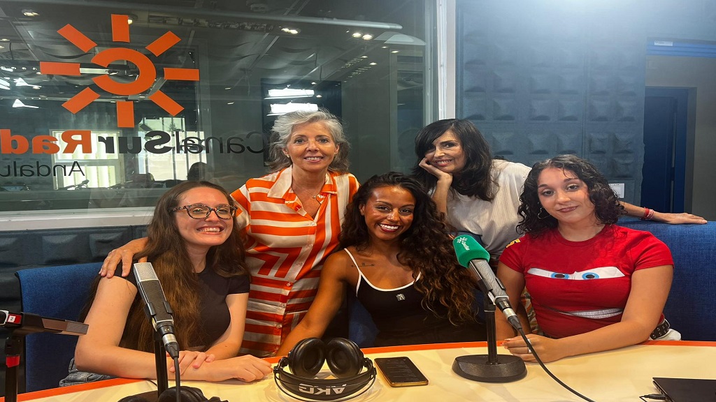 El grupo musical AWA viene a promocionar su nuevo álbum 'Moodboards'🎙️🎶

 💿Su nuevo álbum trata las emociones y la salud mental🧠

🗣️ Con <a href="/AnaCarvajalMore/">Ana Carvajal Moreno</a> <a href="/mariloseco/">Mariló Seco</a> en <a href="/CanalSurRadio/">Canal Sur Radio</a> 📻

👉 canalsur.es/multimedia.htm…👈