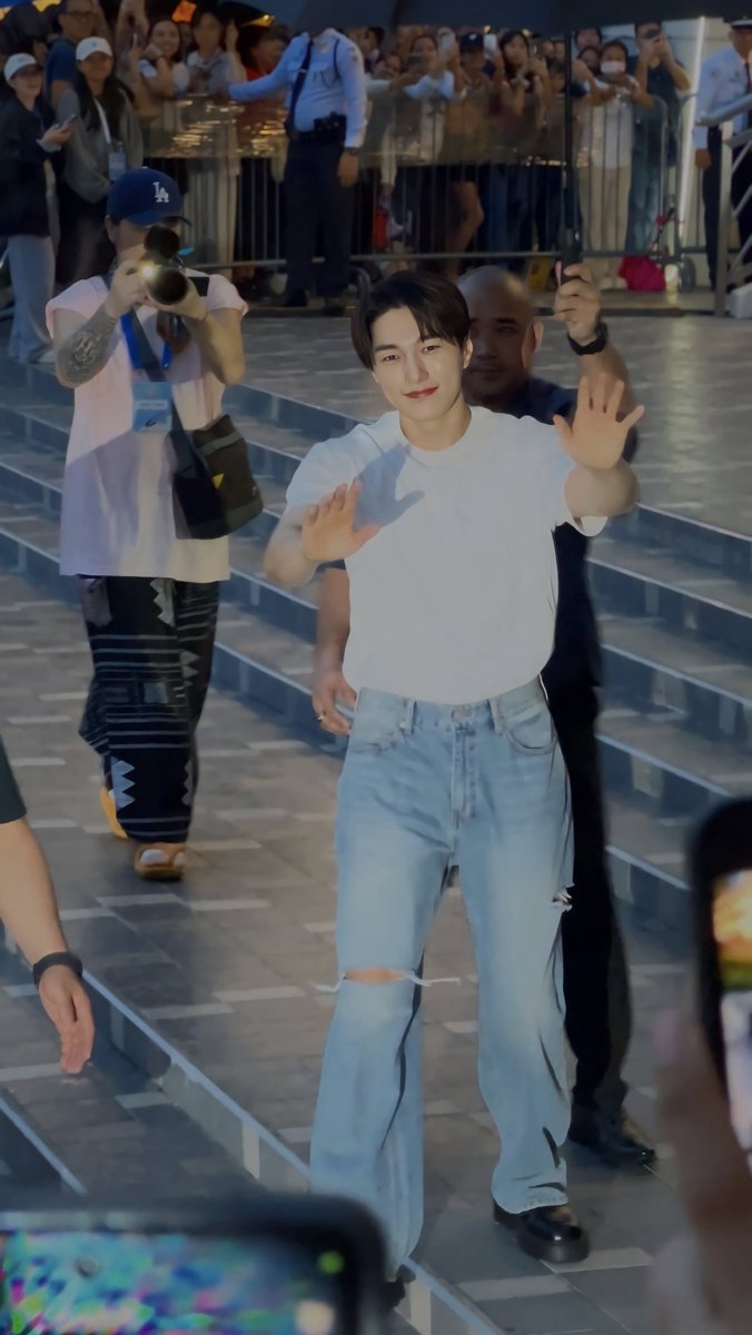 1127GRAM's tweet image. gIRL MYUNGSOO’S VISUAL IS OUT OF THIS WORLD