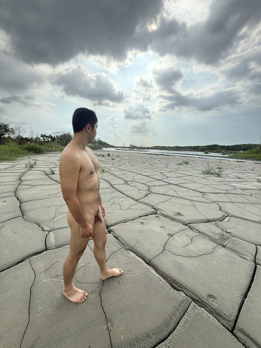 野裸日記
今天到只有一些中部人才知道的秘境
雖然天空下著小雨下面下大雨🤔🤔🤔
但也隨之雨過天晴
感謝小夥伴的雨衣😂😂😂