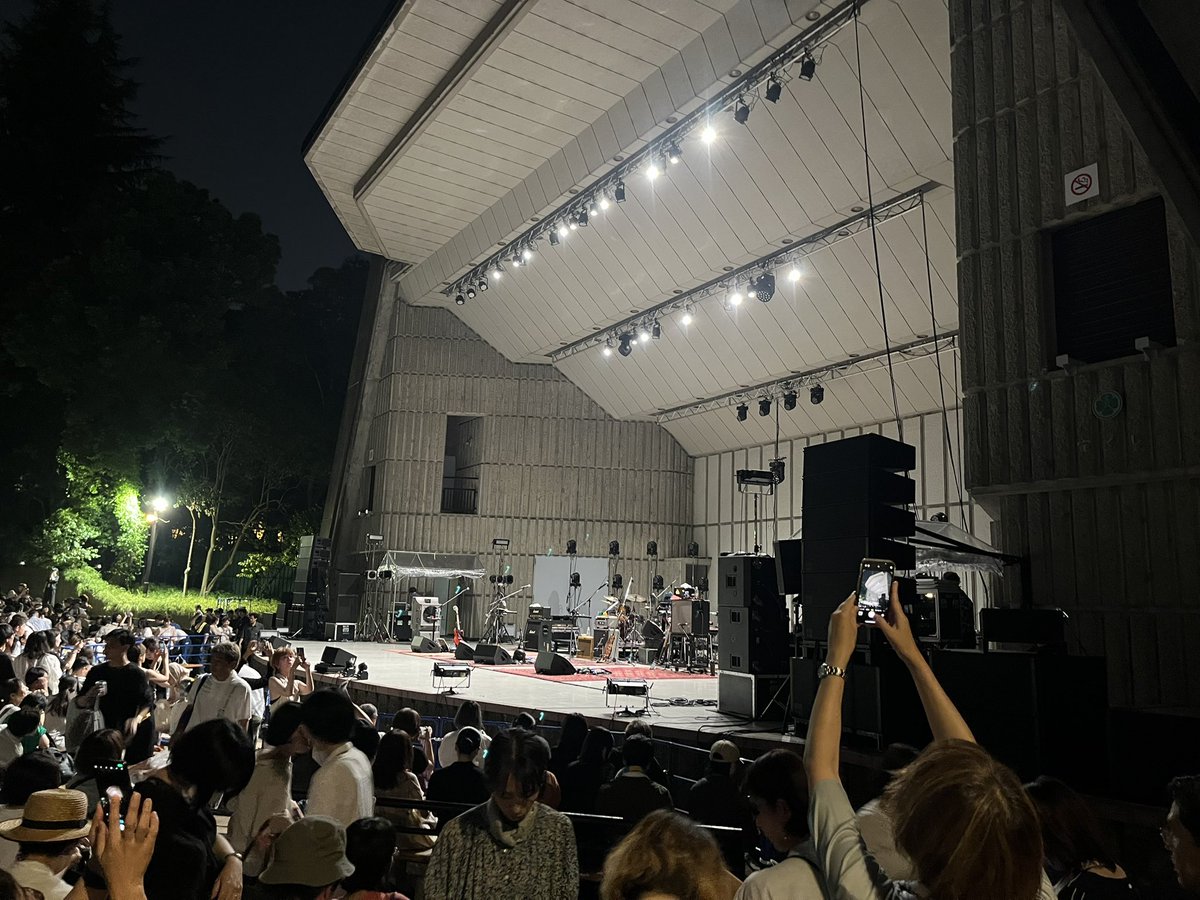 o_izm's tweet photo. GRAPEVINE、今日も大優勝
あの曲をまさかやるとは思ってなかった…🎸もっと観たいぞー！！！ https://t.co/sRPAgr1LEW