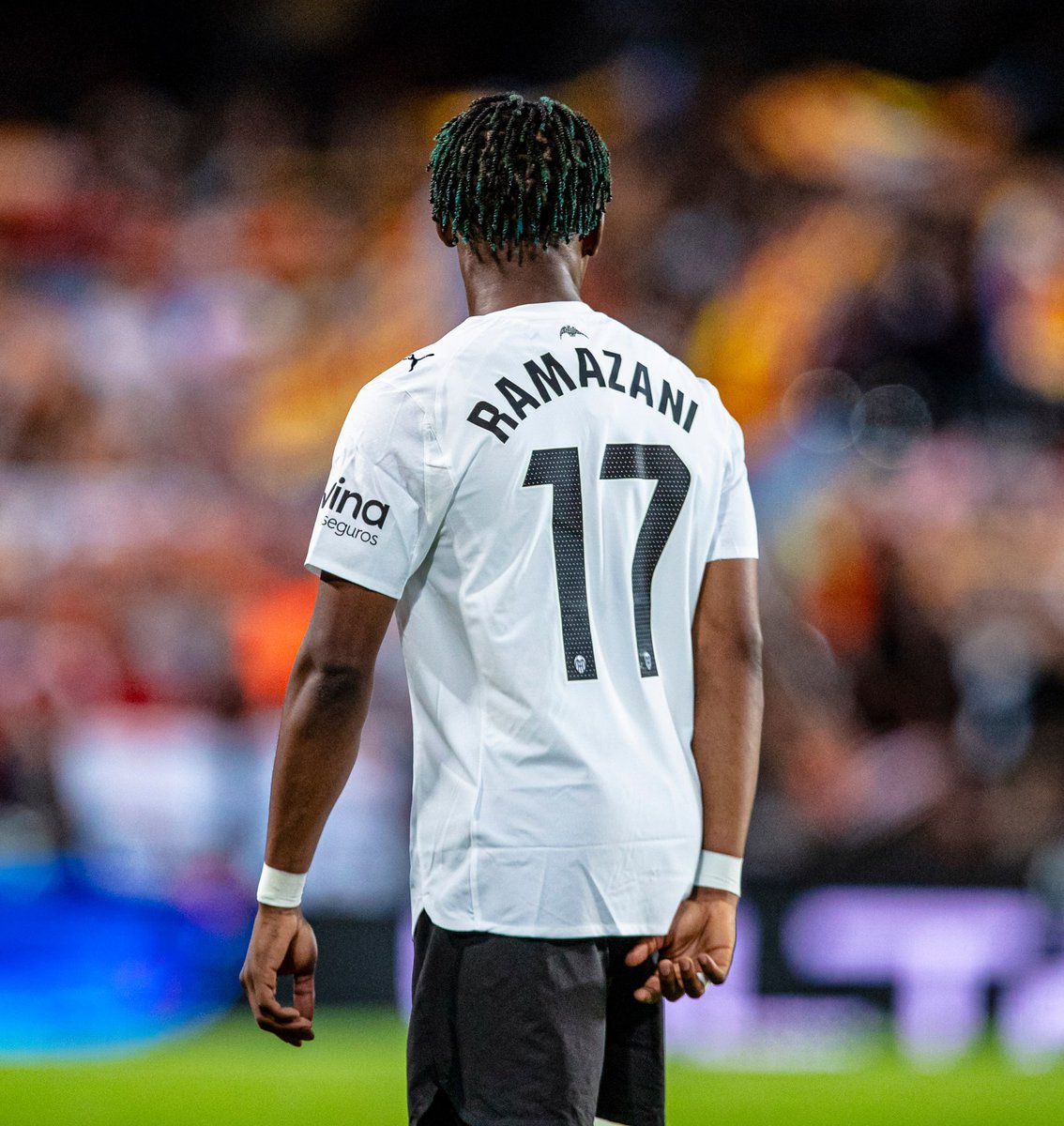 LRamazani88's tweet image. Hablo cuando importa 🎤😉

Happy to make my debut for this great club, but also thank you for the warm welcome!

AMUNT VALENCIA! 🦇