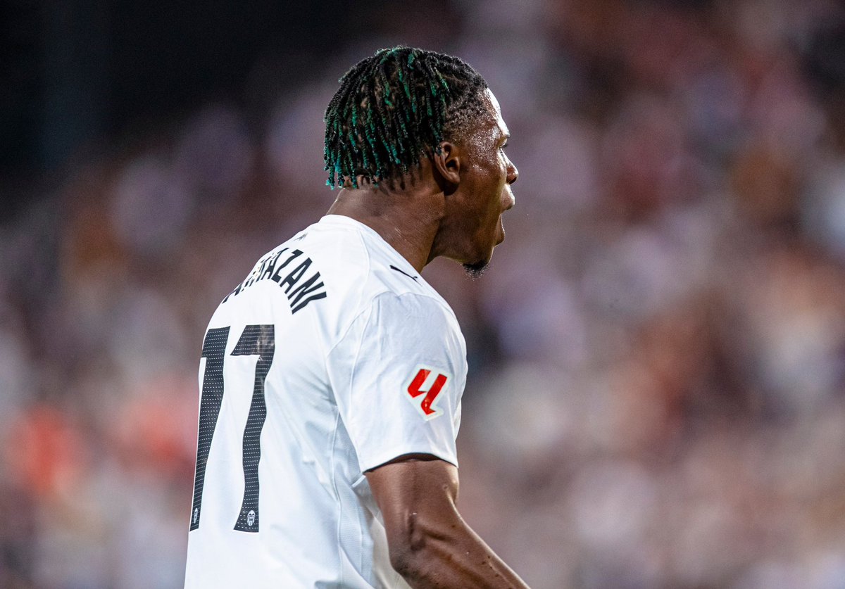 LRamazani88's tweet image. Hablo cuando importa 🎤😉

Happy to make my debut for this great club, but also thank you for the warm welcome!

AMUNT VALENCIA! 🦇