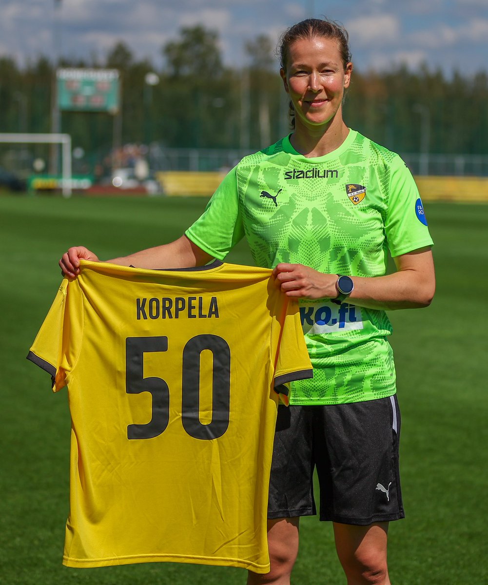 𝑯𝒖𝒖𝒅𝒂 𝒊𝒕𝒔𝒆𝒍𝒍𝒆𝒔𝒊 𝑯𝒐𝒏𝒌𝒂-𝒍𝒆𝒈𝒆𝒏𝒅𝒂𝒏 𝒓𝒆𝒕𝒓𝒐-𝒑𝒆𝒍𝒊𝒑𝒂𝒊𝒕𝒂!

Huutokaupan tuotto Hongan juniorirahastoon! 

Huutokauppa päättyy 12.9. klo 22:15.

Täältä huutamaan:

🔗 fchonka.fi/2025/08/huuda-…

Kiitos tuesta 💛🖤! 

#MeOllaanHonka 

📸 Juhani Järvenpää