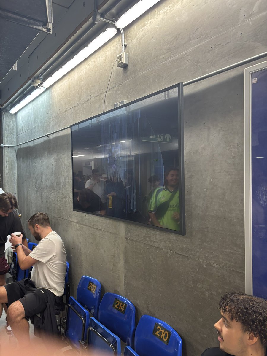 JosephSouthan's tweet image. Tellys out of action in the concourse #ffc