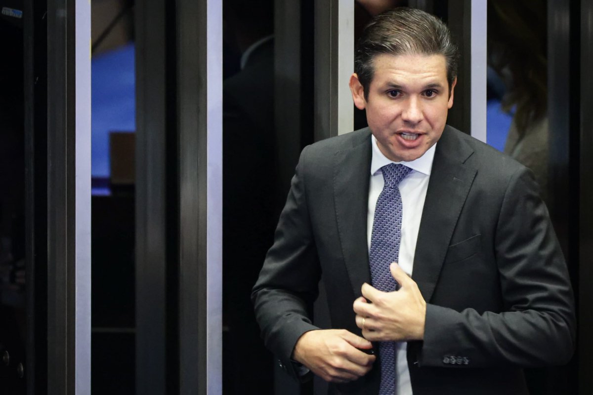 Um apartamento avaliado em R$ 5 milhões no mercado em João Pessoa teve a compra registrada por só R$ 125 mil para a família do presidente da Câmara dos Deputados, Hugo Motta. A compra foi registrada em 23 de janeiro de 2025, pouco mais de uma semana antes de Motta assumir a