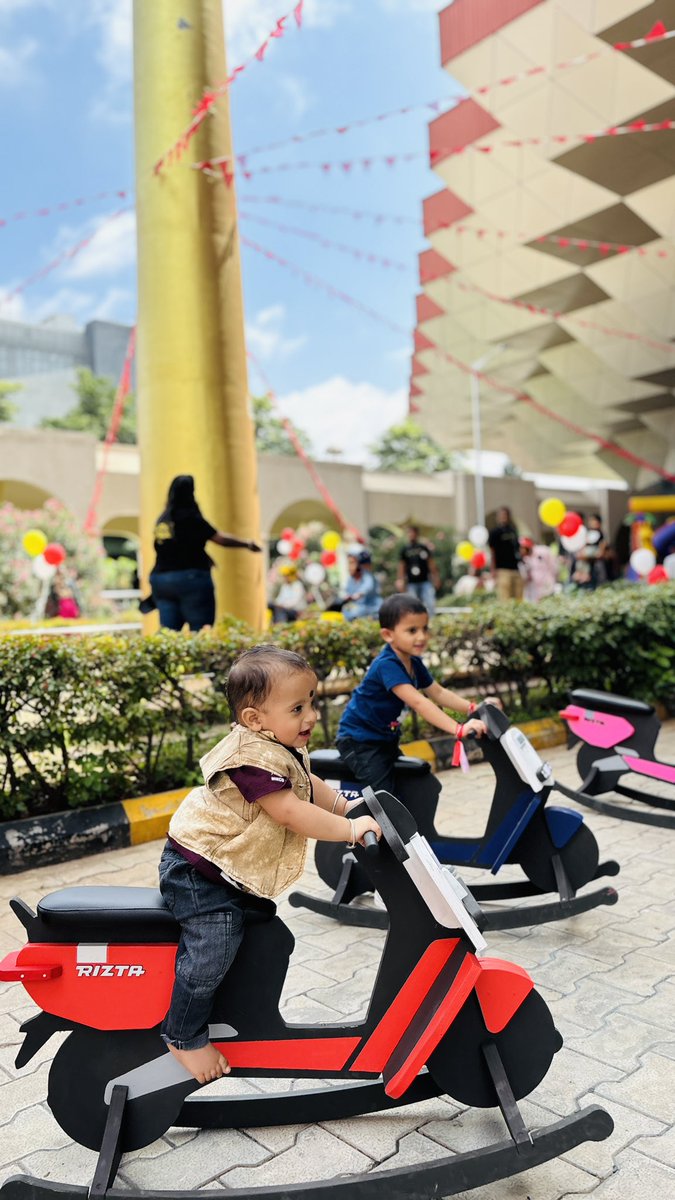 Princeraja2096's tweet photo. "Electric dreams came alive with Ather Community! Where innovation meets excitement, and the future of mobility unfolds with thrilling experiences 🚀💡"

#AtherCommunityDay25 #atherenergy https://t.co/ARo5AY7pP0
