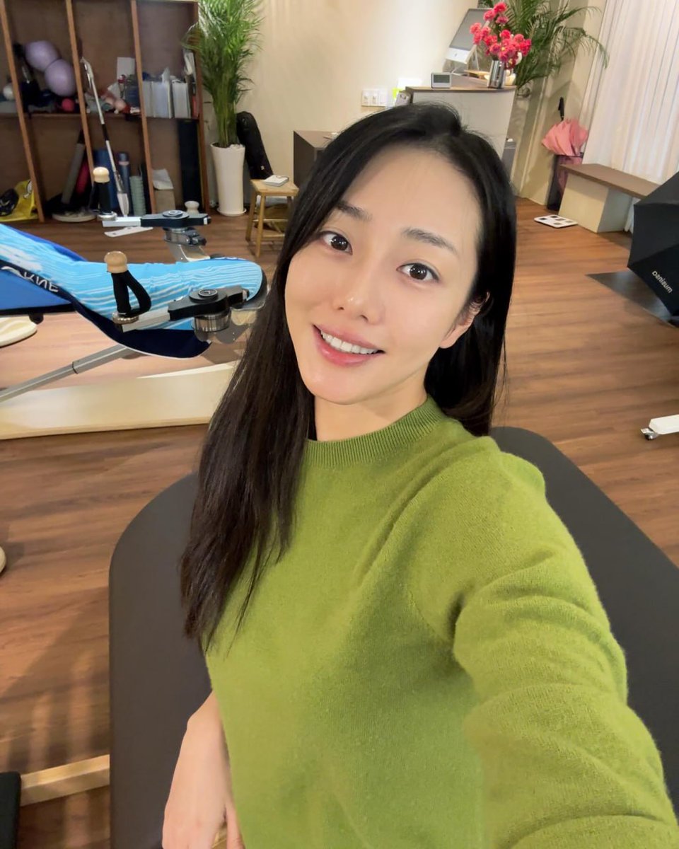 Bradcseex's tweet image. Bright flowers make life full of color