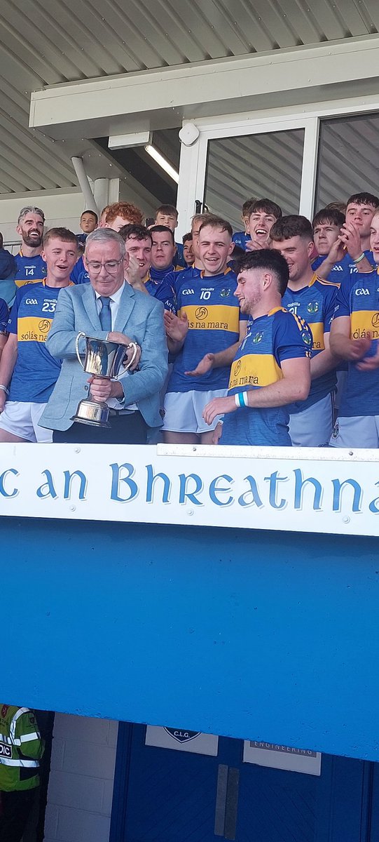 CLGnaRinne's tweet image. Croabh Idirmhéanach - Iomáint 🔵🟡🔵

Cluiche Ceannais an Contae 
🏆🏆🏆🏆

Beidh an corn thar n-ais sa Rinn arís anocht.

Seaimpíní Idirmhéanach Phortláirge 2025

An Rinn Abú
🔵🟡🔵

#clgnarinne