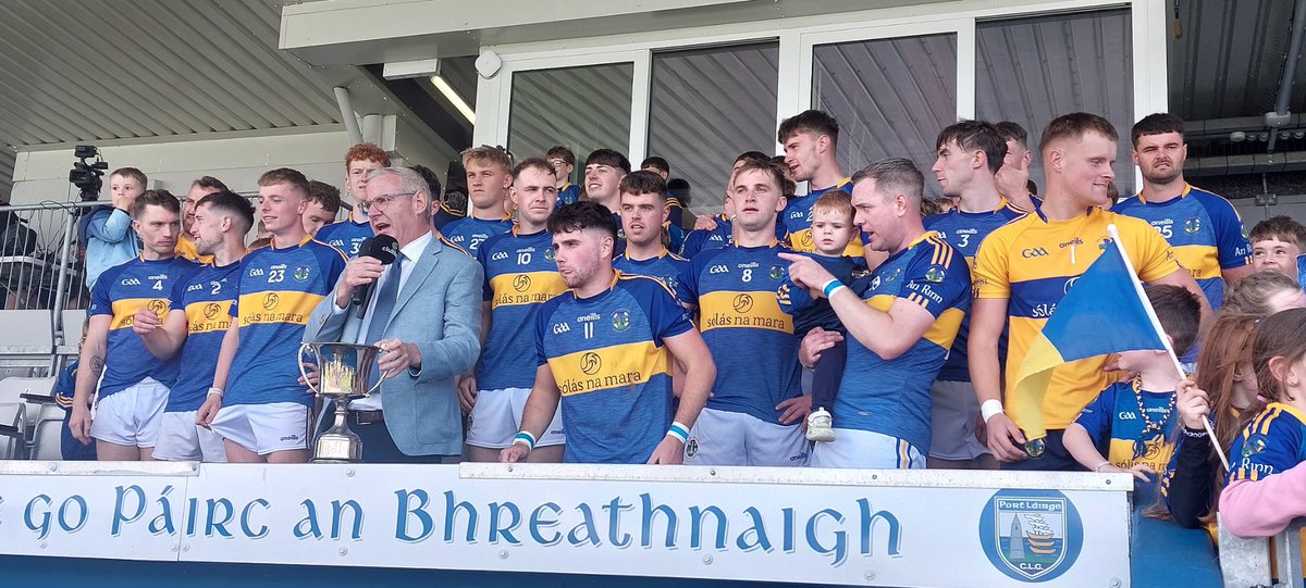 CLGnaRinne's tweet image. Croabh Idirmhéanach - Iomáint 🔵🟡🔵

Cluiche Ceannais an Contae 
🏆🏆🏆🏆

Beidh an corn thar n-ais sa Rinn arís anocht.

Seaimpíní Idirmhéanach Phortláirge 2025

An Rinn Abú
🔵🟡🔵

#clgnarinne