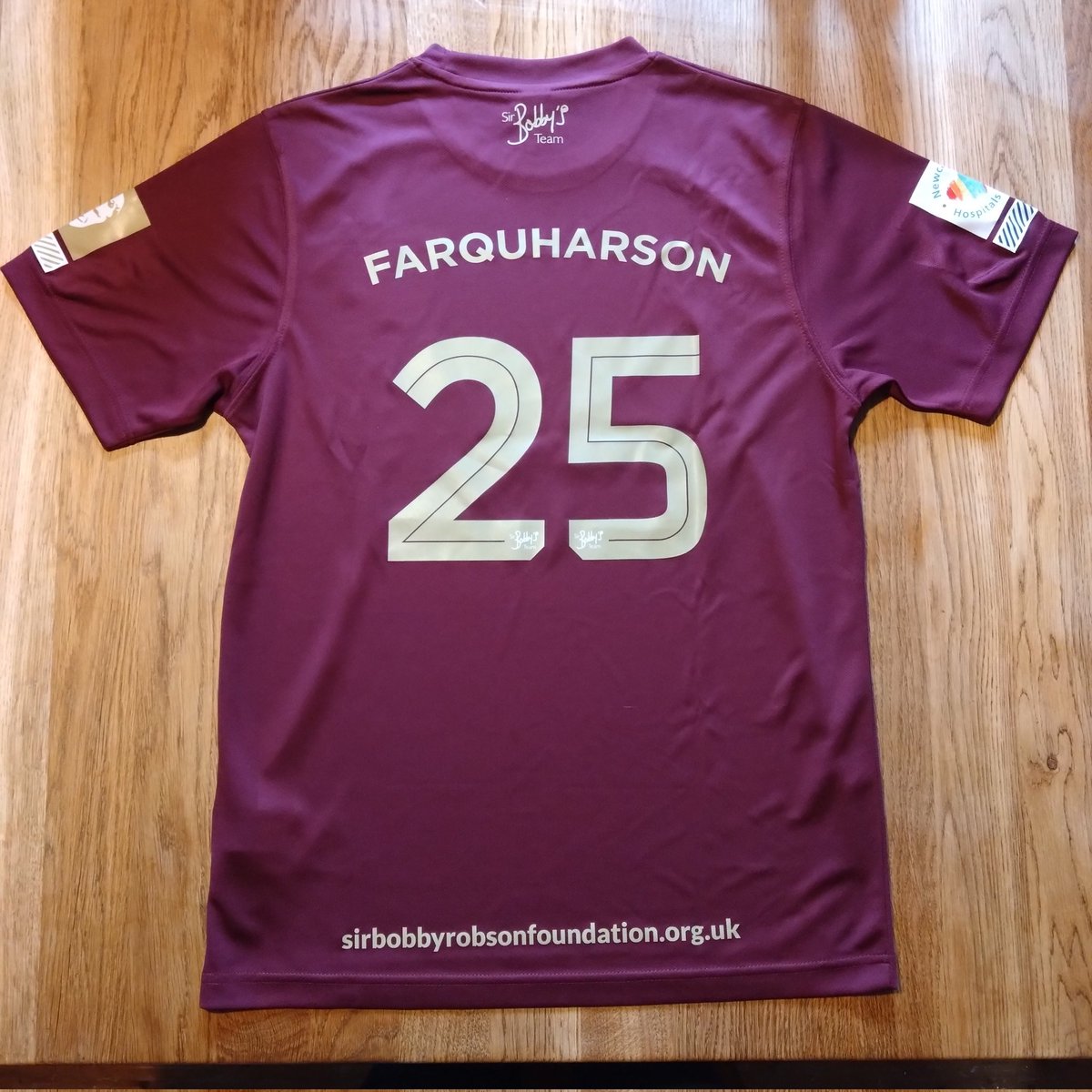 Rather fetching Sir Bobby's Team top arrived this morning ready for the Great North Run next week...

justgiving.com/page/sir-bobby…
#GreatNorthRun