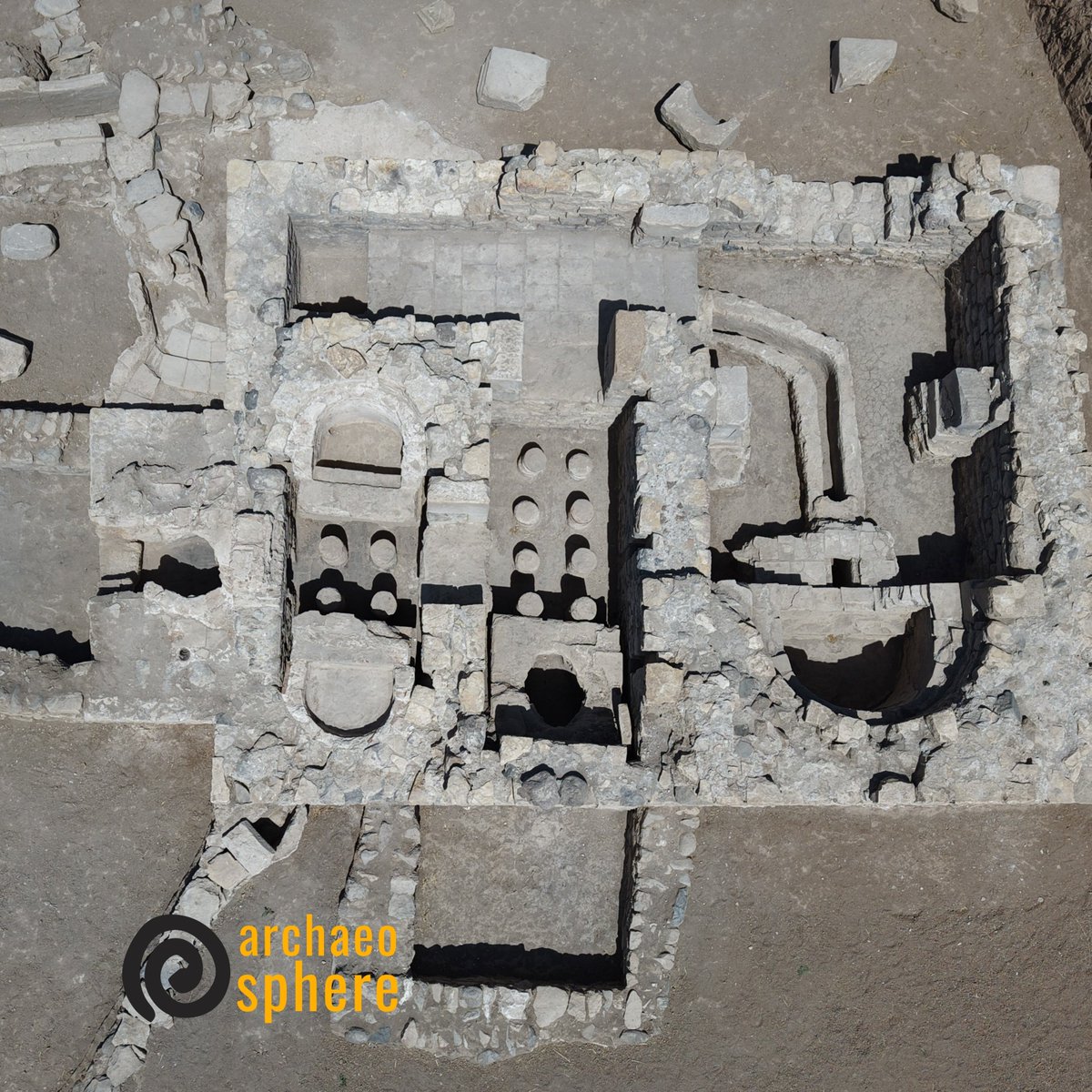 enarchaeosphere's tweet photo. A chance Roman mosaic find in 2023 at Salkaya, Elazig, led to a 1,700-year-old bath. Archaeologists have opened the caldarium (hot room) and identified a hypocaust (underfloor-and-wall hot-air heating). Source: IHA

#Elazig #RomanBath #Archaeology #AncientHistory #Mosaic https://t.co/rTmnldznTc