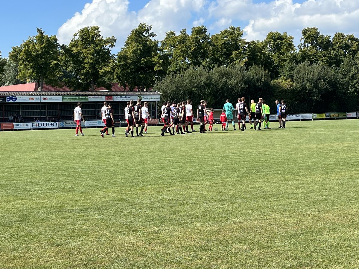 We gaan beginnen aan de Sluisweg 
<a href="/scEverstein/">sc Everstein</a> 
<a href="/RVoetbal/">Regio-Voetbal</a> 
#beker