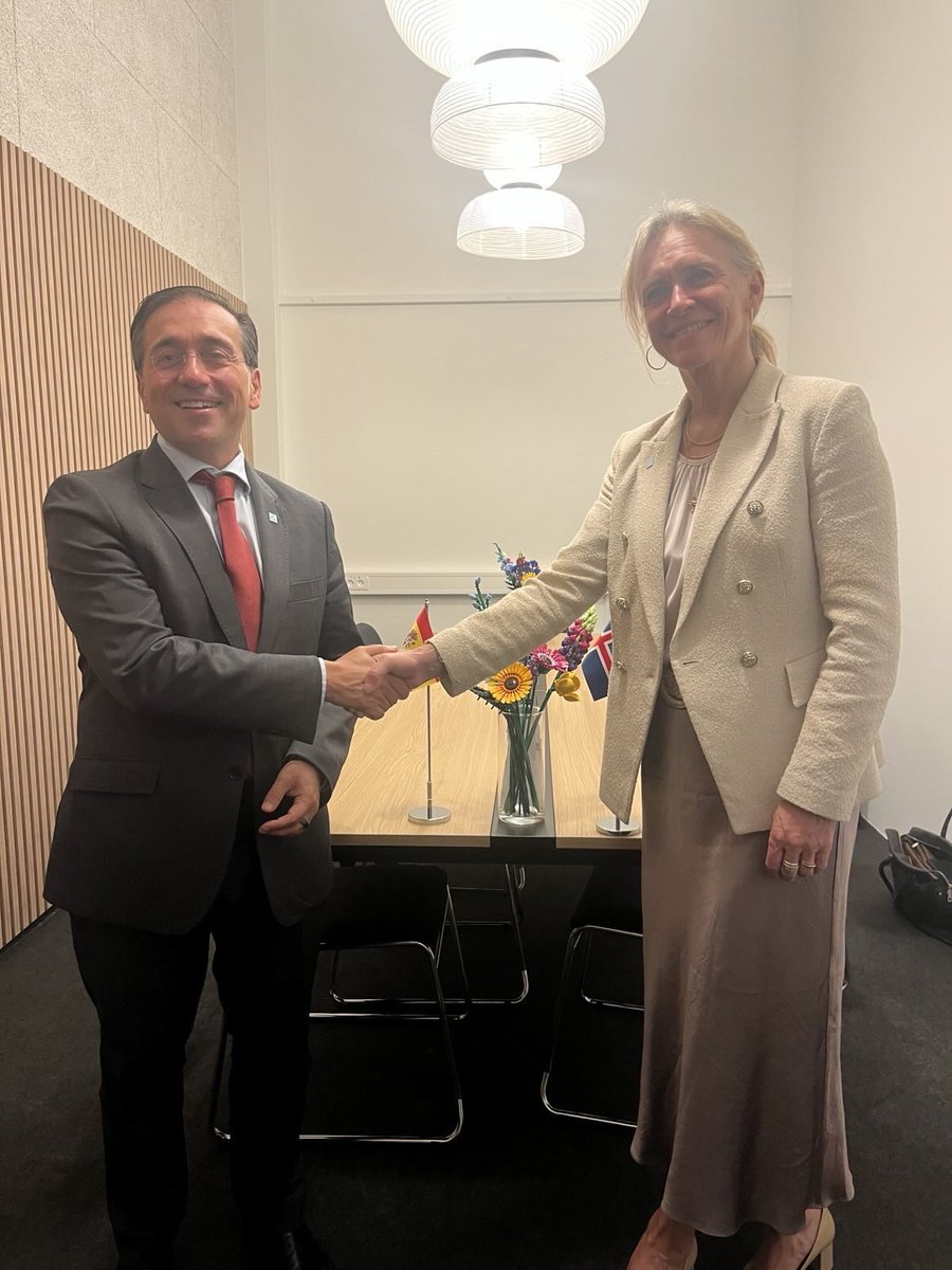 Iceland values greatly its bilateral relationship with 🇪🇸 and it was a great pleasure to meet my Spanish colleague <a href="/jmalbares/">José Manuel Albares</a> in Copenhagen today. We discussed the upcoming inauguration of an 🇮🇸 Embassy in Madrid as well as global issues, in particular Palestine and Ukraine.