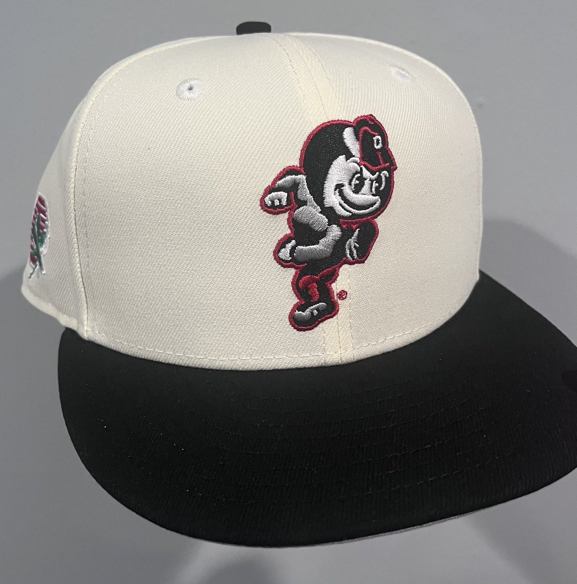 ChiefWahoo22's tweet image. MAIL CALL📬
#7️⃣5️⃣2️⃣

BRUTUS!
❤️🌰🤍

O-H…!🗣️ 

#GoBuckeyes
#ScriptOhio 
#PINdejos