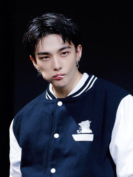 hyunjin pics tweet media