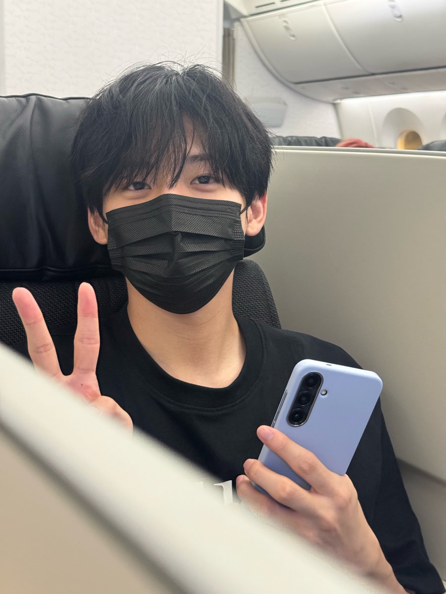 웅냥즈 진짜 귀여우시다 ..
근데 그 와중에 본인 잘생겼다고 찍어달라한게 존웃