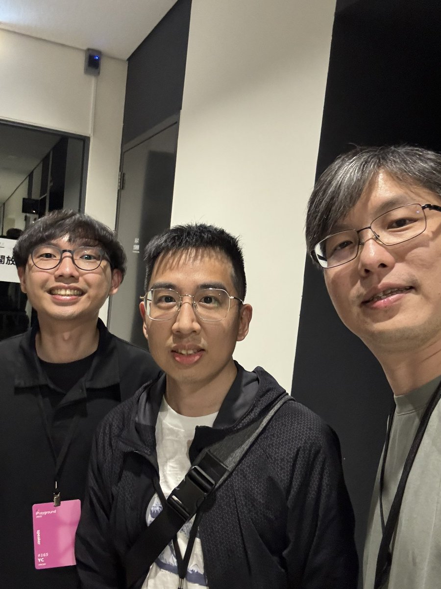 在 lighting talk 後和 <a href="/ethanhuang13/">13</a> <a href="/echim2021/">YC</a> 小聊 #iPlayground 2025