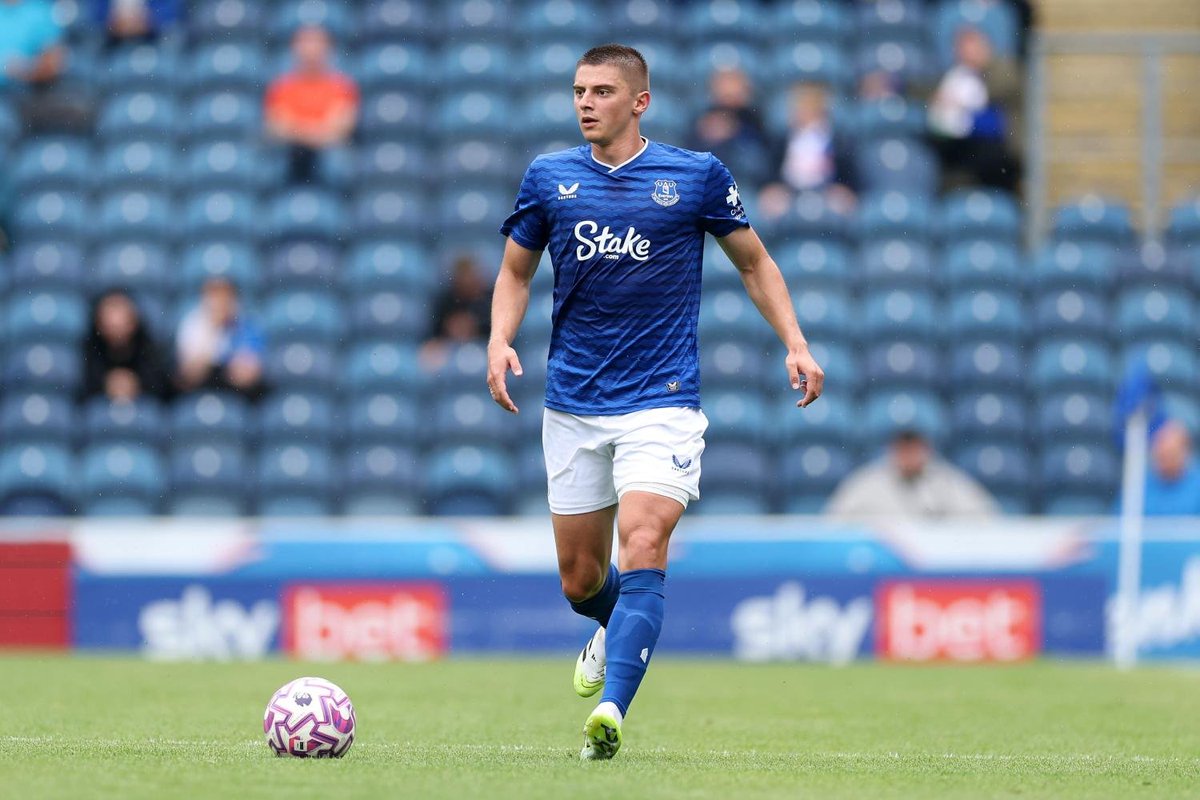 Mykolenko - Ngôi Sao Phòng Ngự Kỷ Luật Ấn Tượng Mạnh Mẽ