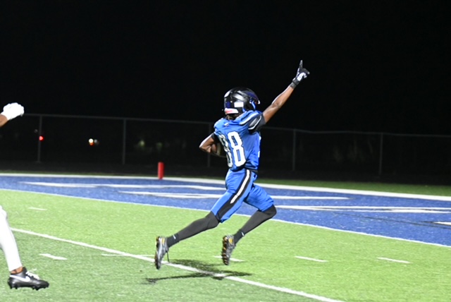 Grain Valley News (@grainvalleynews) on Twitter photo Eagles special teams sparks 34-7 win over Raytown
grainvalleynews.com/news/eagles-sp…
Story by Michael Smith, Grain Valley News <a href="/MSmith2324/">Michael Edward</a>
Photos by Addie Kennedy, Grain Valley News student photographer Eagles special teams sparks 34-7 win over Raytown
grainvalleynews.com/news/eagles-sp…
Story by Michael Smith, Grain Valley News <a href="/MSmith2324/">Michael Edward</a>
Photos by Addie Kennedy, Grain Valley News student photographer