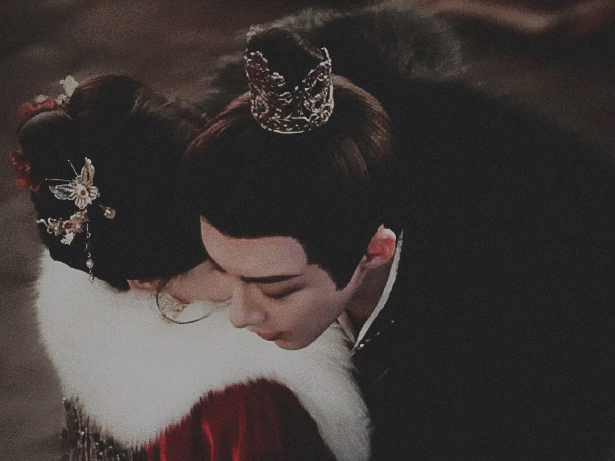 ⠀

หรือถ้อยคำที่บุรุษผู้นี้เคยบอกนางจะเป็นเรื่องจริง . .

เสี้ยวลมหายใจที่คมดาบสองเล่มสะท้อนแสงจันทร์อาบไล้ใบหน้าตื่นตระหนกของนาง เป้าหมายย่อมเป็นศัตรูอย่างนางไม่ผิดแน่ ทว่าเนื้อหนังที่รับการโจมตีครั้งนั้นไว้กลับเป็นบุตรชายตระกูลไป๋

#คู่บุพเพไร้วาสนา

⠀