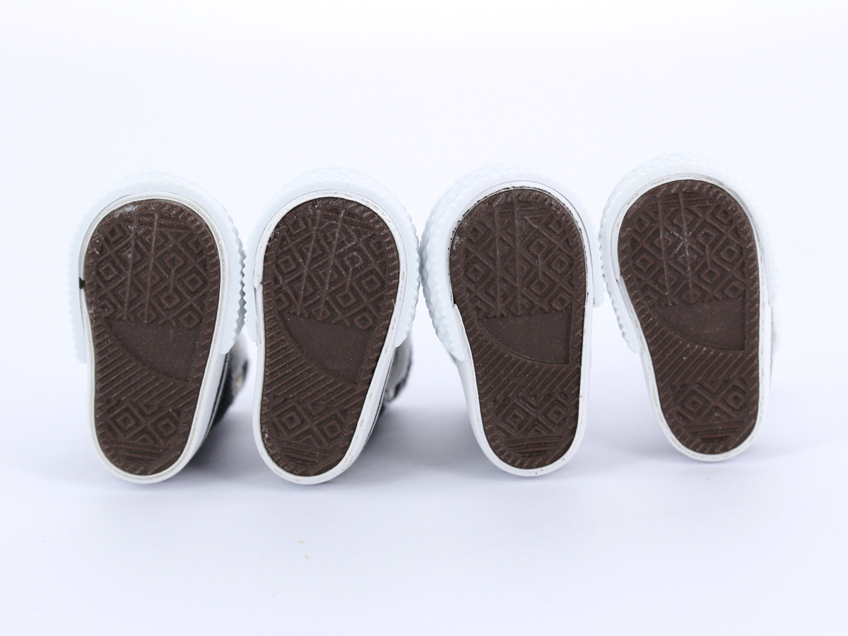 キャンドゥで見つけたぬい用スニーカー
1/6ドールにも合いそうな感じだったので買ってみました。
それでまあ合うには合ったけど…両方とも左足用かいっ