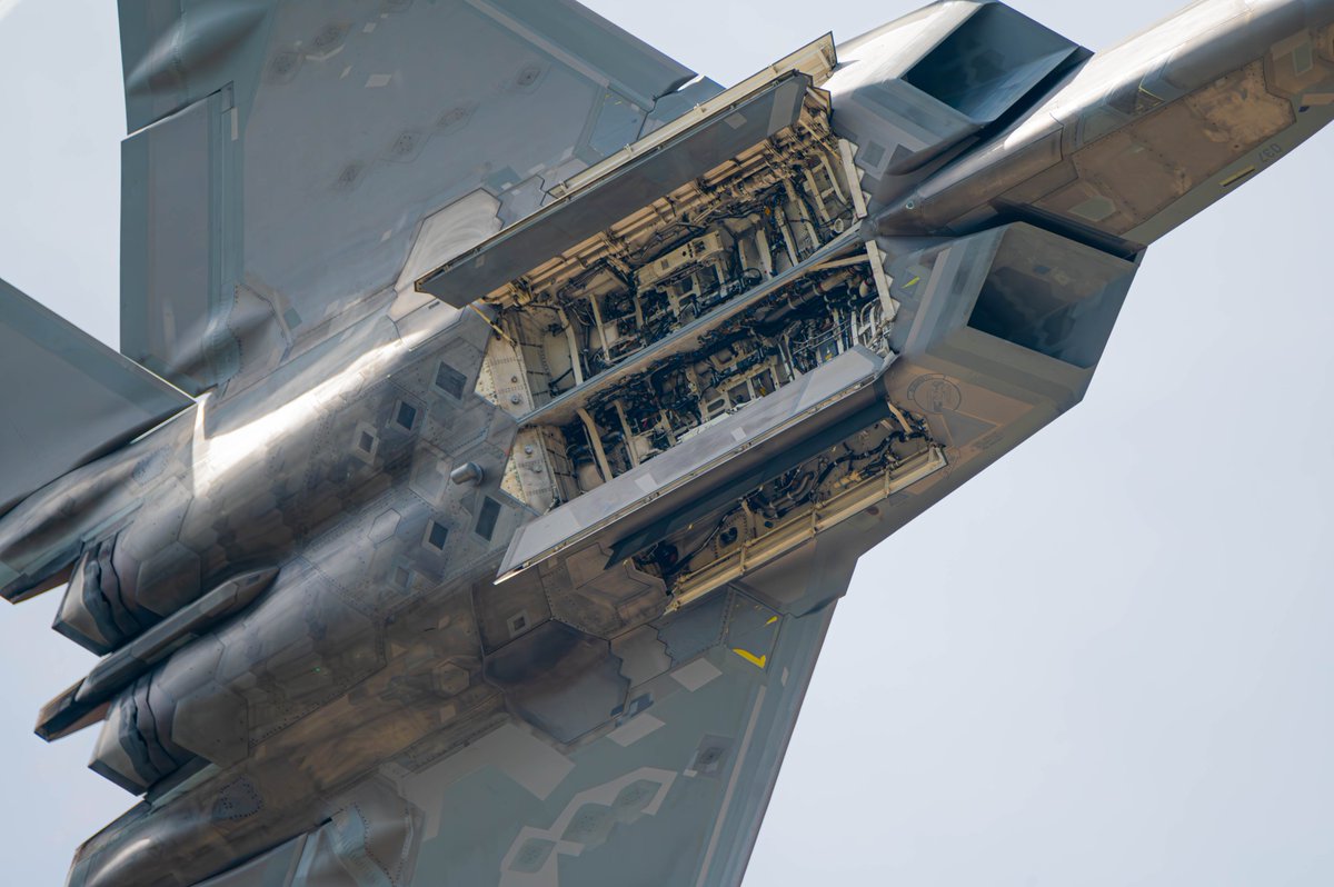 F22DemoTeam's tweet image. Wings of Pride begins today! Don&apos;t miss us at the @BransonAirShow  this Labor Day Weekend as we take to the skies along the @BlueAngels, @ArmyGK, and many of the world&apos;s best civilian aerobatic performers!