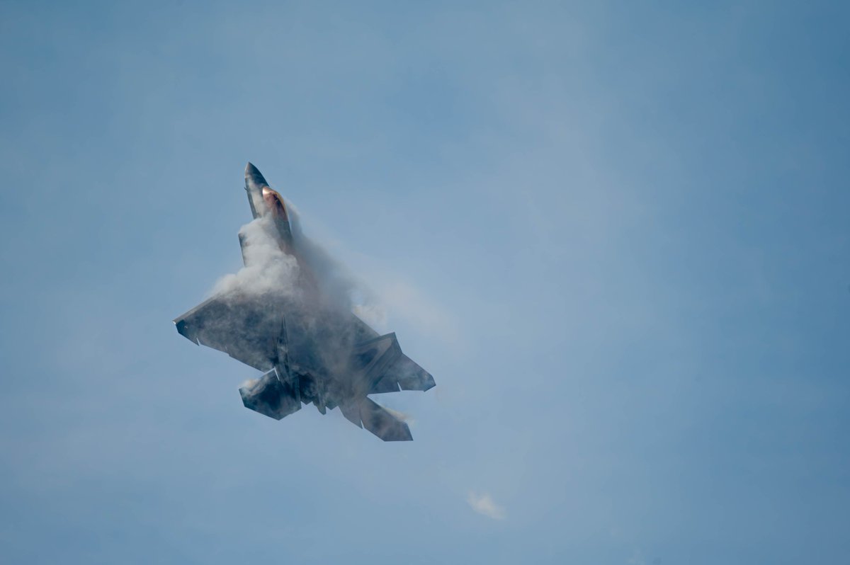 F22DemoTeam's tweet image. Wings of Pride begins today! Don&apos;t miss us at the @BransonAirShow  this Labor Day Weekend as we take to the skies along the @BlueAngels, @ArmyGK, and many of the world&apos;s best civilian aerobatic performers!