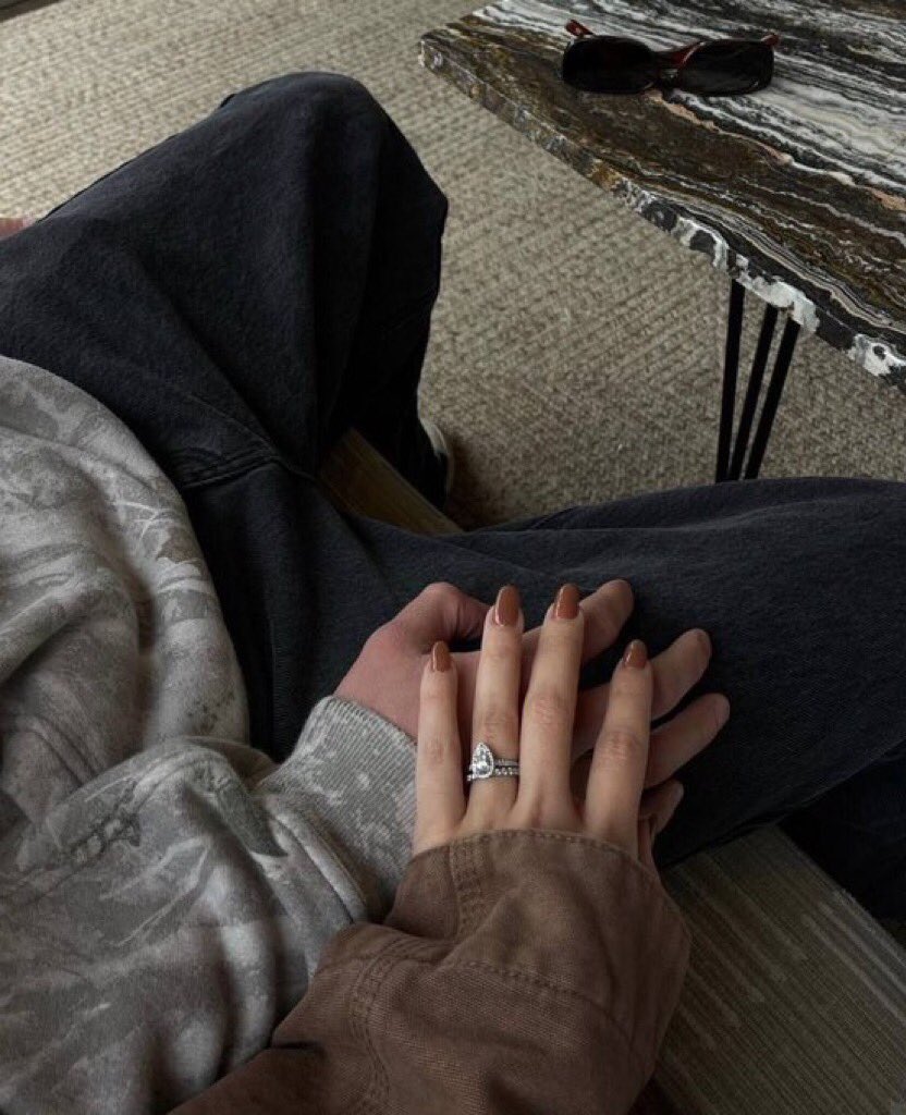 𝐡𝐚𝐧𝐝𝐬 𝐜𝐨𝐮𝐩𝐥𝐞𝐬 (@coupleshands) on Twitter photo 