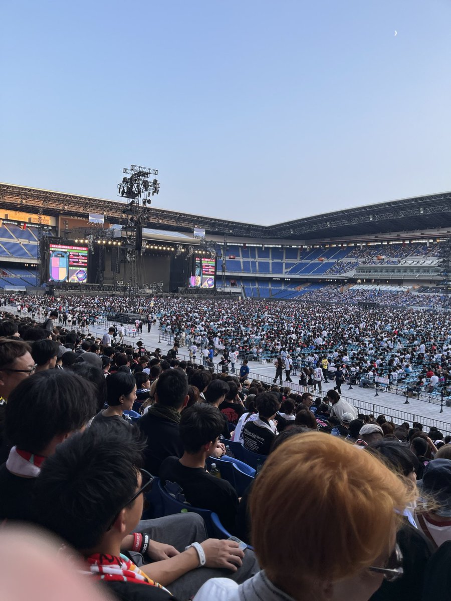 KabutoNs's tweet photo. 人生で初めてワンオクのライブに行きました。
結論、生きててよかった
 #ONEOKROCK 
 #DetoxJapanTour https://t.co/xPK5uiifGV
