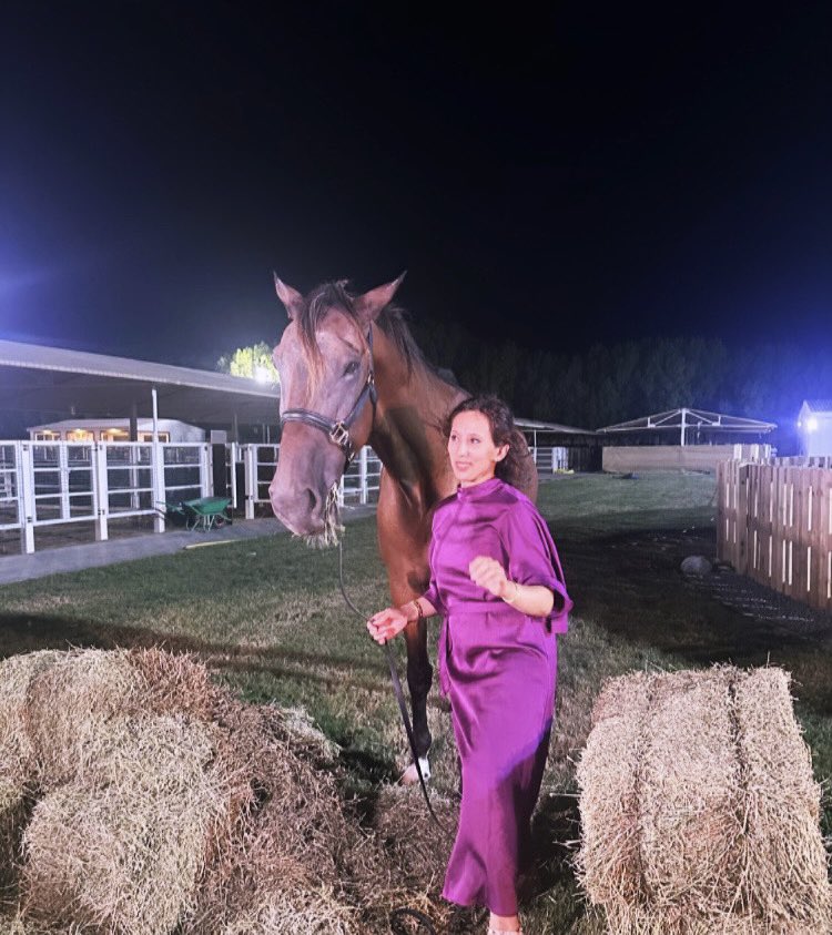 SebinaLegal's tweet photo. The legal profession is constant deadlines &amp; strategy. In the calmness of nature I found balance. Horses, companions of strength &amp; wisdom reminded me leadership is about patience. I spent time learning about the equestrian world (contracts, liability, business) #influencer https://t.co/VBYod8sCBz