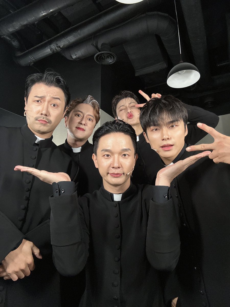 ⛪️🐏🙏🍀👋

해피 오! 해피 여러분 덕분에 오늘 저녁 공연도 행복 했습니다!!
내일 공연도 많.관.부

💜🩵💙💚💛🧡🩷❤️

행복해서 웃는 거 아니잖아요😄
웃으니까 행복한거 맞잖아요🪇

#씨케이아트웍스 #뮤지컬 #해피오해피 #뮤지컬해피오해피 
#대학로 #더굿씨어터 #인터파크 #티켓링크