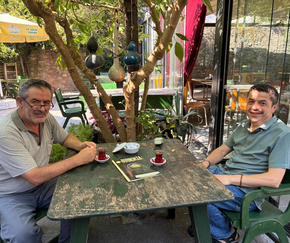 Görünce "şâd" olduğunuz bir yüz varsa yeryüzü kalınmaya değer bir yer oluyor, yoksa sürgün.

| Mürsel Sönmez 

<a href="/istbirnokta/">İstanbul BirNokta</a>

📷 <a href="/AbbaraKahve/">Abbara Kahve</a>'de 
Mustafa Yıldırım ile birlikte.
Üsküdar.