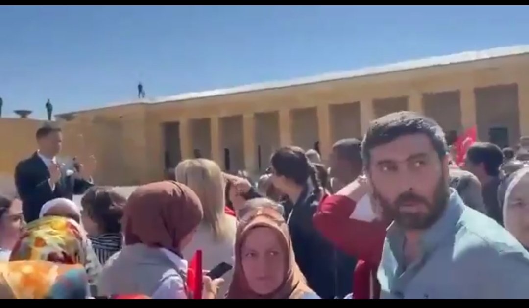 Yaptığın saygısızlık karşılıgında ne geçti eline..

Neyi kurtardın,
Neyi başardın 
Ne kazandın ..?