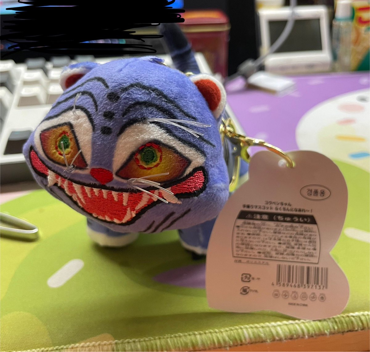 방금 제보를 받아 글을 올립니다.
케이팝 데몬 헌터스의 팬아트로 그린 더피 그림이 상업적으로 이용되어 있다는 제보를 받았습니다. 저는 제 그림을 상업적으로 허용한적이 없으며 이에 관련된 정보를 취합하여 조치를 취할 예정입니다.
또한 같은 일을 겪으신 분들 계시면 메일로 연락 부탁드립니다.