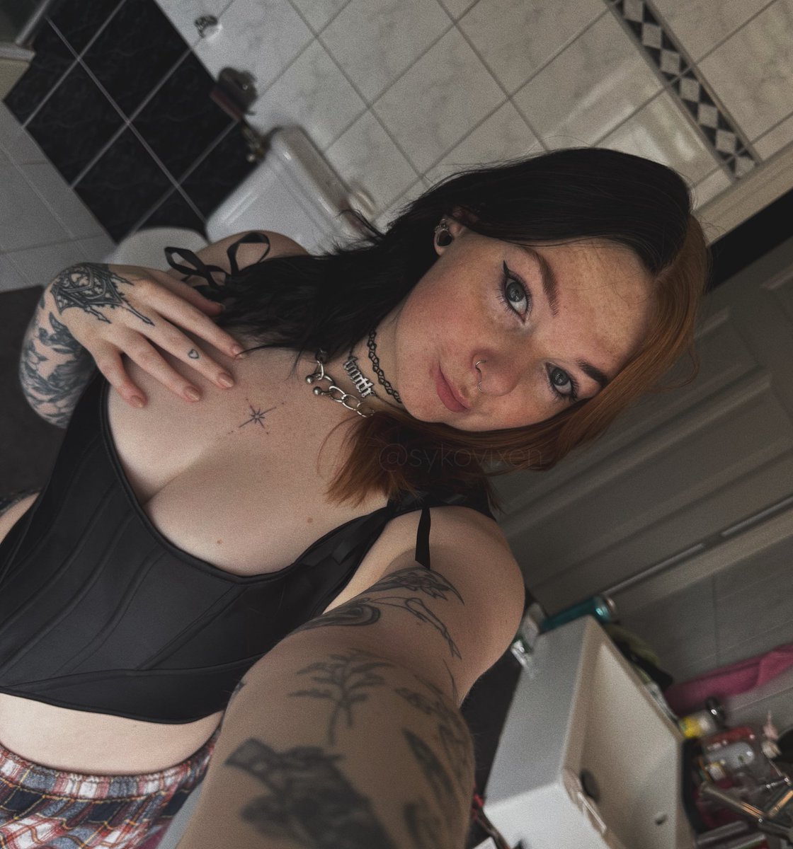 sykovixen's tweet image. ⁺‧₊˚ ཐི ‧♡‧ ཋྀ ˚₊‧⁺
looking for new moots 

✧ Syko, 25
✧ anime, gaming, horror (movies), sanrio &amp;amp; witchy
✧ OW, cod, repo, and more
✧ ghostface obsessed 
✧ twitch streamer 
#promotwt #CultoftheLamb #codbo6 #anitwt #owtwt #moothunting #gamingtwt #genshintwt #Ghostface…