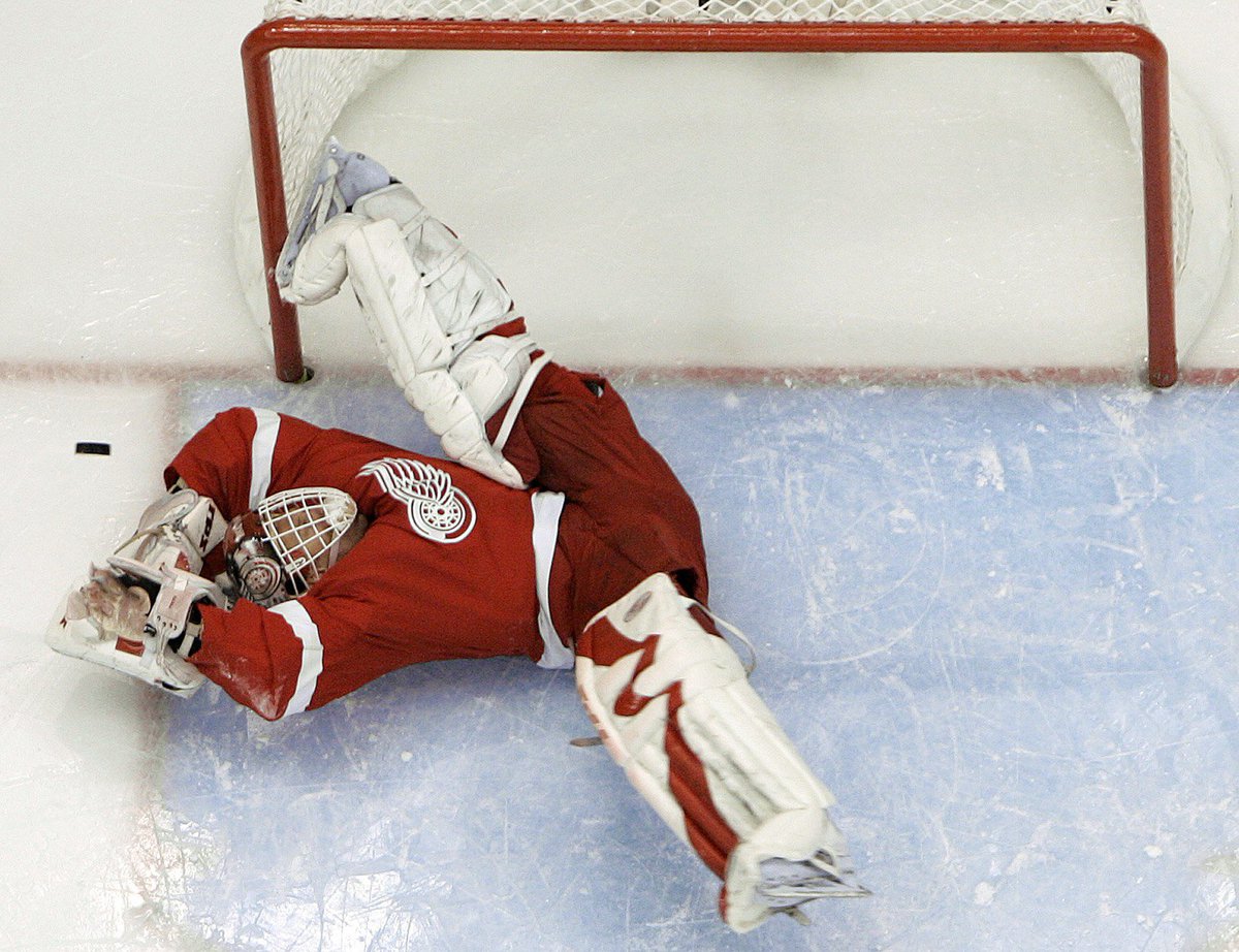 Buccigross's tweet photo. The world isn't conventional, why should you be? Unconventional can lead to genius. 39 days until the NHL season begins. Opening night October 7th on ESPN. https://t.co/pEt9c5WrbK