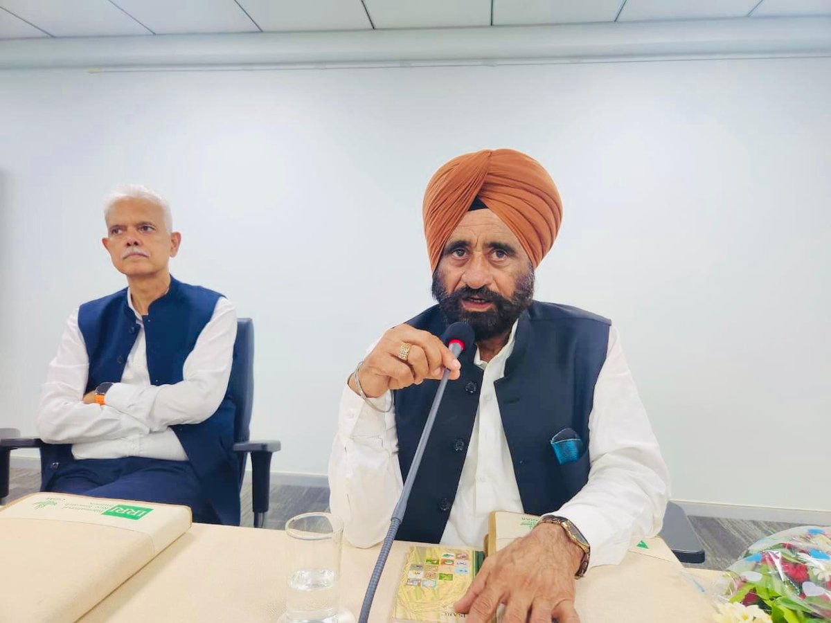 "मोक्षनगरी बनारस में कृषि नवाचार का अवलोकन।"

आज "International Rice Research Institute बनारस" का अवलोकन किया। चावल की गुणवत्ता सुधारने और नई प्रजातियों के विकास में हो रहे उल्लेखनीय कार्यों को देखकर अत्यंत प्रसन्नता हुई।

डॉ. सुधांशु जी के कुशल नेतृत्व और वैज्ञानिकों की अथक