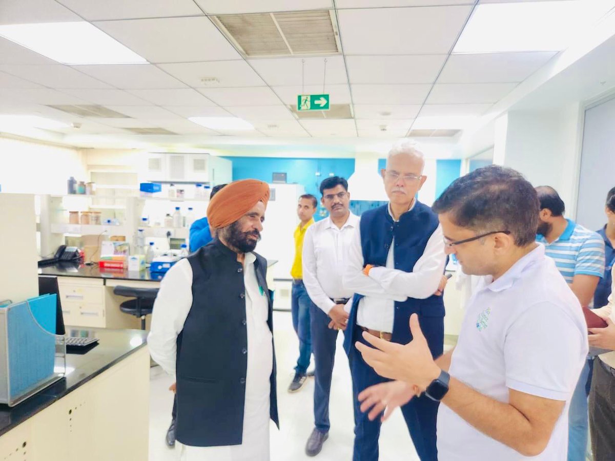 "मोक्षनगरी बनारस में कृषि नवाचार का अवलोकन।"

आज "International Rice Research Institute बनारस" का अवलोकन किया। चावल की गुणवत्ता सुधारने और नई प्रजातियों के विकास में हो रहे उल्लेखनीय कार्यों को देखकर अत्यंत प्रसन्नता हुई।

डॉ. सुधांशु जी के कुशल नेतृत्व और वैज्ञानिकों की अथक