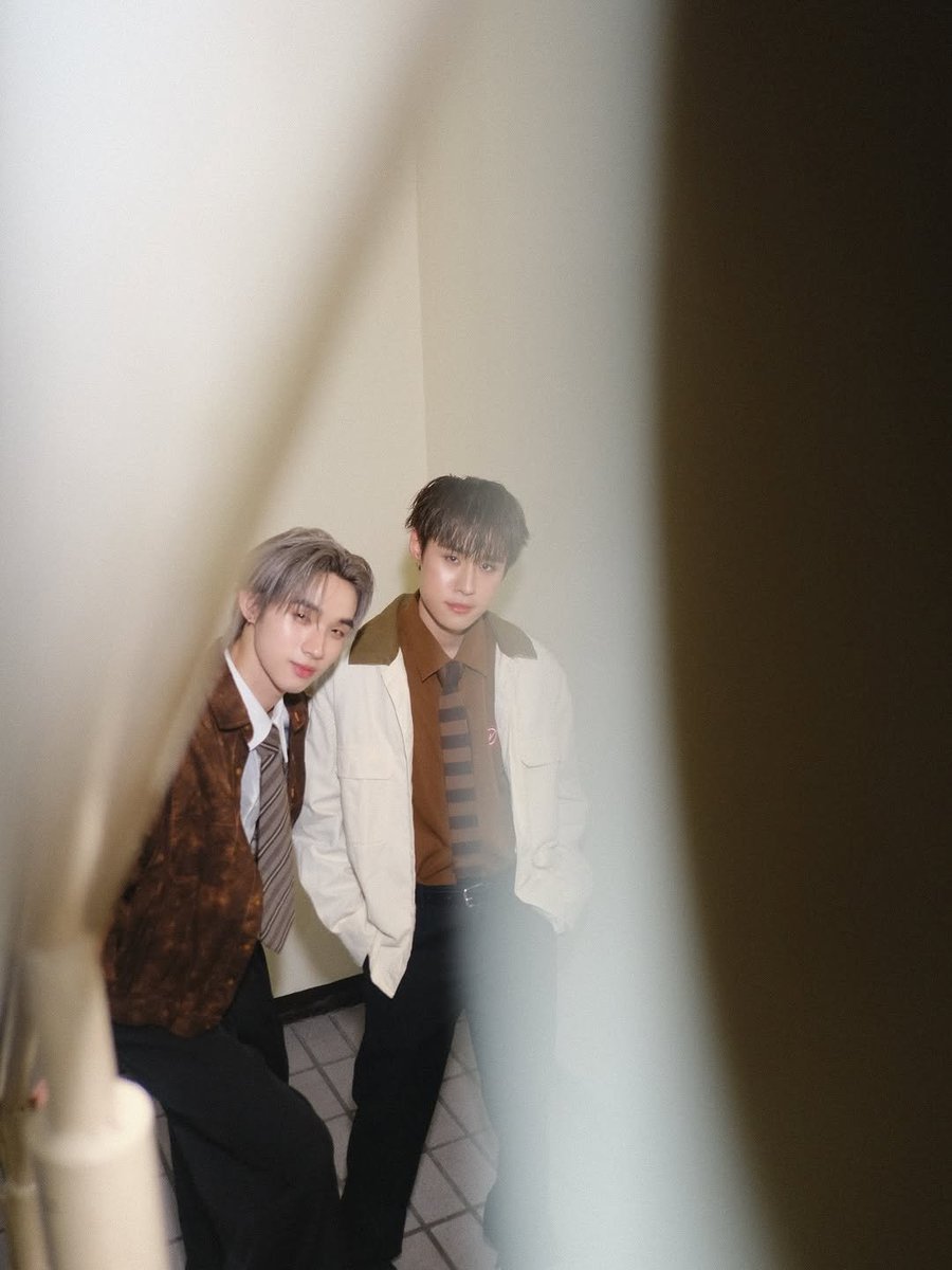 คู่จิ้น(ไม่อฟช)ที่รับงานคู่กันมากที่สุดในโลก เคมีจิ้นสะดุ้ง ตาปิด ใครชอบหนุ่มตี๋ มาดูหนุ่มตี๋ชอบกัน กลมกล่อมไม่จิตปรุงแต่ง เคมีที่แอบจริ้นฟรินตั้งแต่day1 แต่สาววายโดนรวบติดคุกหมดแผ่นดิน ในวันนี้ได้เป็นใหญ่เพราะสาววายถูกประกันตัวโดยม๋าแดงเมี๋ยวขาว ใครจะฟินก็รีบๆ เดี๋ยวตกขบวนแห่นะ