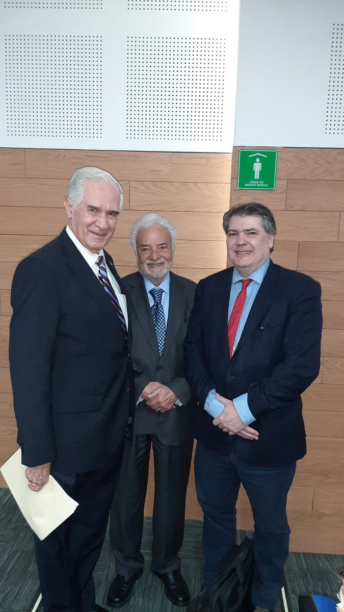 De izquierda a derecha: Diego Valadés, Investigador del ⁦<a href="/IIJUNAM/">Instituto de Investigaciones Jurídicas, UNAM</a>⁩ , Jesús Zamora Pierce, Ex Presidente de la Academia Mexicana de Ciencias Penales y Miguel Polaino Orts, Secretario de la Academia Española de Ciencias Penales Correspondiente de la Mexicana: