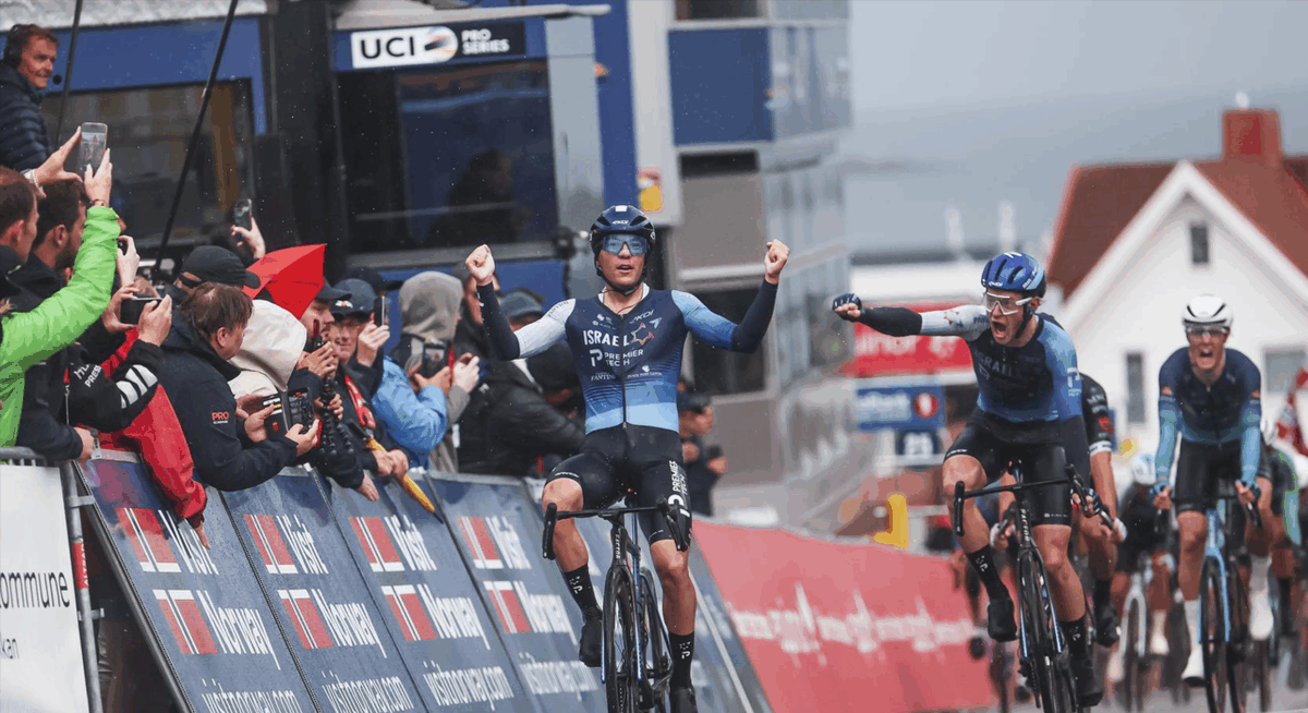 Strong sterkest på første etappe
صوت النرويج / السبت 30 آب – أغسطس 2025 أوسلو / افتتح الدراج النيوزيلندي Corbin Strong المرحلة الأولى من سباق القطب الشمالي النرويجي بفوز حاسم، متفوقًا على زميله في الفريق Riley Sheehan من الولايات المتحدة الأمريكية، في
norwayvoice.no/strong-%d9%8a%…