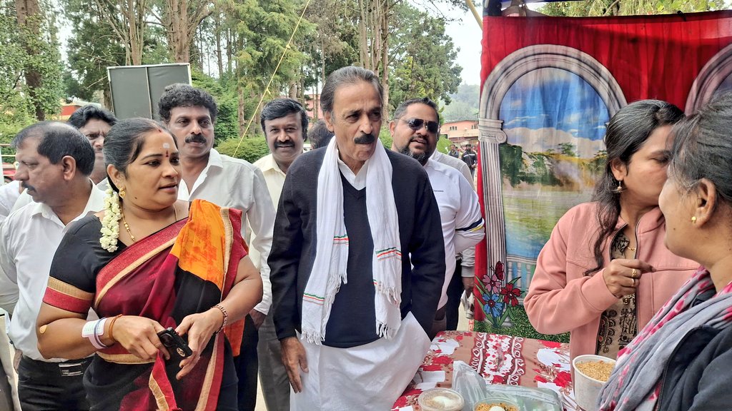 GaneshmlaR's tweet image. #நலம்காக்கும்ஸ்டாலின் #மருத்துவமுகாம்  ஏராளமானவர்கள் பயன்பெற்றனர்.உதகை சட்டமன்ற உறுப்பினர் திரு. #ganeshmlaooty ஆய்வு.உடன் காங்கிரஸ் கட்சியின் முக்கிய நிர்வாகிகள் இருந்தனர்.
@INCTamilNadu @SPK_TNCC @manesh_redefine