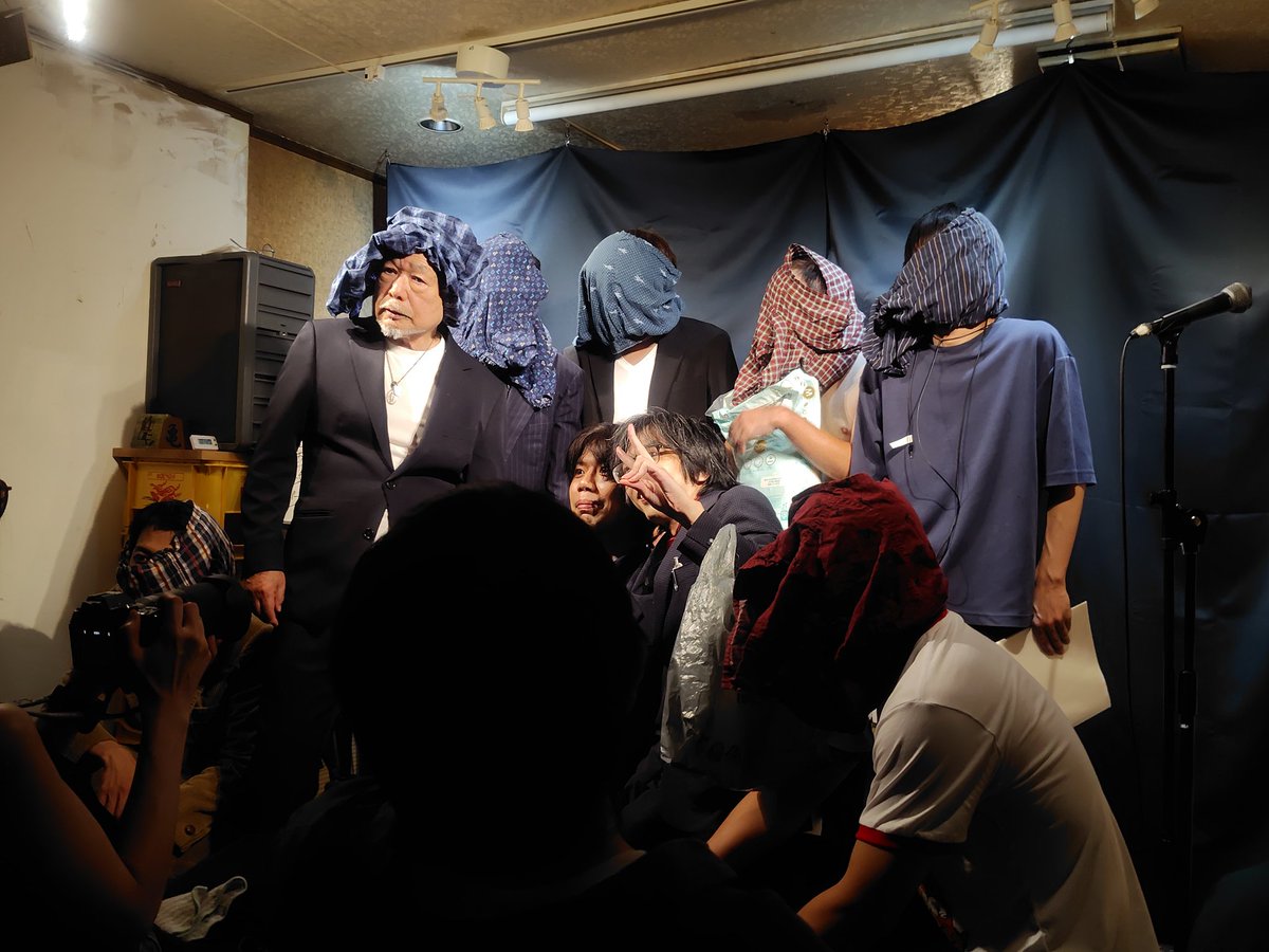 『ナイトオブコメディー』
OPでは演歌歌手さんのかわいいエピソード満載、ネタでは股間に玉をふたつつけて恥じらっておられました。そして全員から無視される寺岡さんがとても自由に楽しんでいて、観ているこちらも幸せでした！最後は嶋仲さんと楽しそうに股間を揉み合っていた🐷🐰