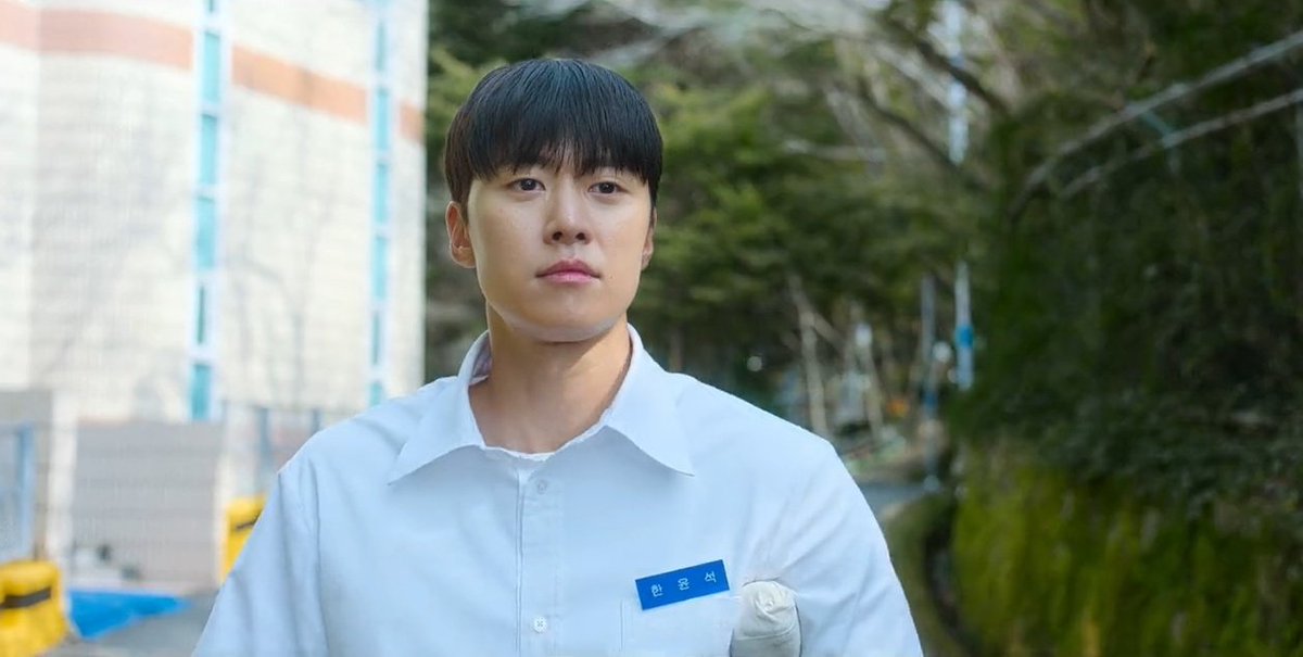 frap_pey's tweet image. 🎬 : love untangled

just watched the movie and my heart is doing cartwheels rn TT the story was so soft and comforting, had me smiling the whole time. the leads’ chemistry was too goooood and the mix of cute + heartfelt moments made me love it even more. honestly didn’t—