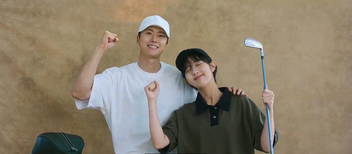 frap_pey's tweet image. 🎬 : love untangled

just watched the movie and my heart is doing cartwheels rn TT the story was so soft and comforting, had me smiling the whole time. the leads’ chemistry was too goooood and the mix of cute + heartfelt moments made me love it even more. honestly didn’t—