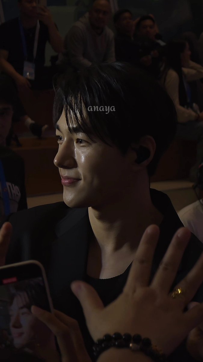 anaya________'s tweet image. I WANTED TO GATEKEEP THIS PHOTO. BUT YOU ALL DESERVE TO SEE THAT THIS SHINMOLNAM IS REAL 🥰

#KIMMYUNGSOO #L #INFINITE #인피니트 #KoreaTravelFiesta2025 #VisitKorea
#WinterInKorea #KTO