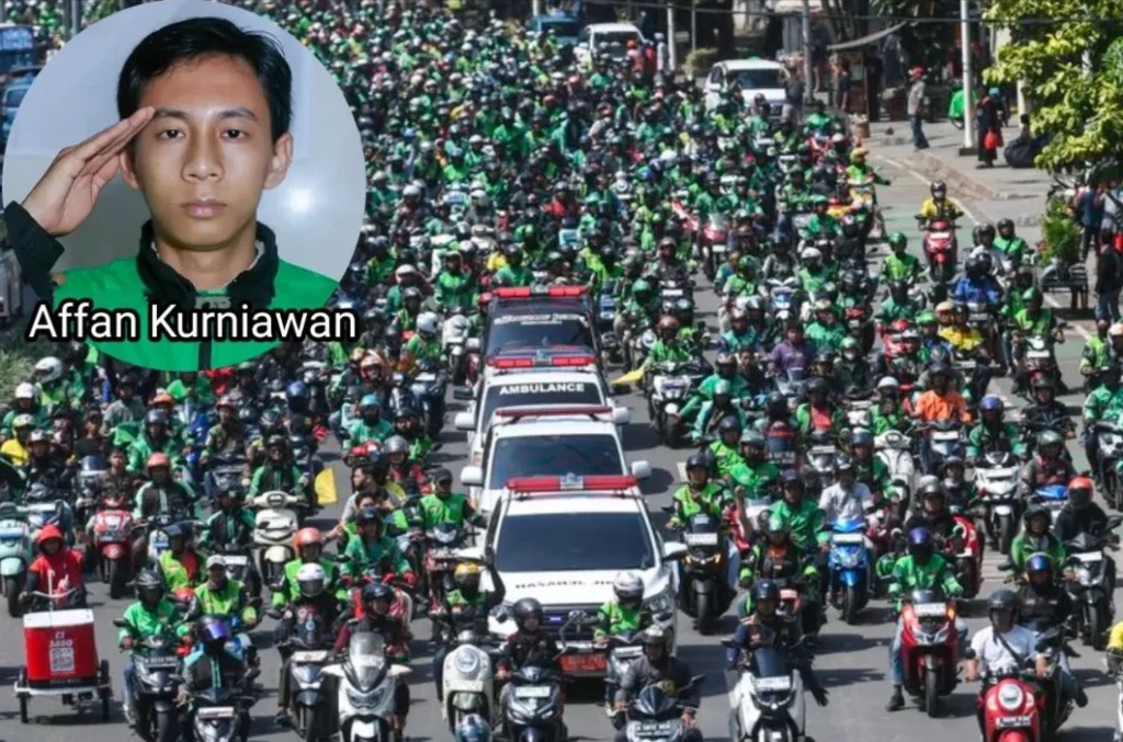 Seorang anak muda, yang tidak pun terlibat dengan protes dan demonstrasi tu dilanggar dan dibunuh oleh polis!

Sampai sekarang still tak boleh brain tengok video tu.

Semoga Allah merahmati, mengampunkan segala dosa Allahyarham dan menempatkannya di syurga yang tertinggi.