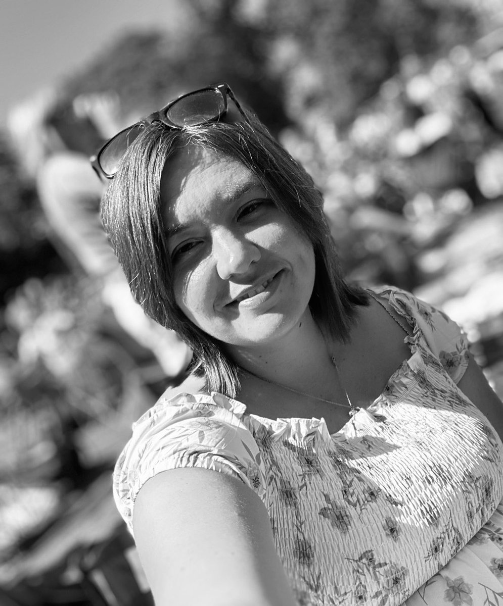 Selfie but make it black and white 🖤🦇