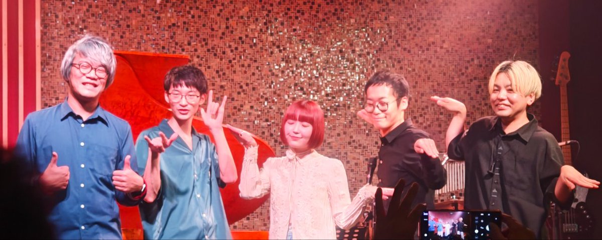 今日は #鳥居れな ( <a href="/rena_torii/">鳥居れな</a> )さんと #はまたく さんのコラボライブ♬
2人の歌声のハーモニーの心地良さは抜群👍️
パーカッションやギター🎸ピアニカで楽しさアップ🎹8丁目のポルシェのアレンジなどなど知ってる曲も新曲かのような感動🤗
ふたり暮らしにも泣かされた最高のライブでした👏👏👏