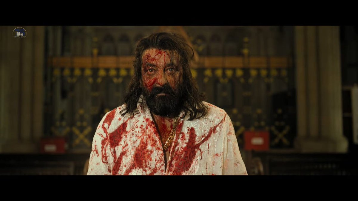 #TigerShroff - YOU ARE THE ONLY ACTION HERO OF BOLLYWOOD 🙌 Look at the man doing stunts.. I mean he’s just so impressive.. He does action so well &amp; effortlessly and if nothing else I’m going for this movie solely for him 🔥